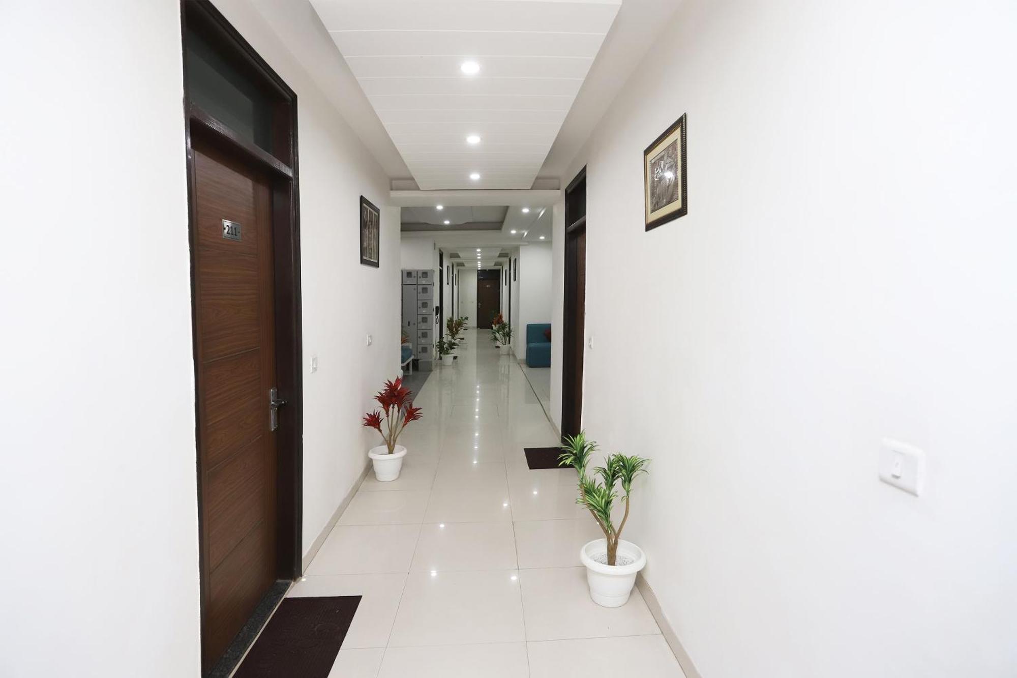 Capital O 18693 Hotel Levanti Gurgaon Exterior foto