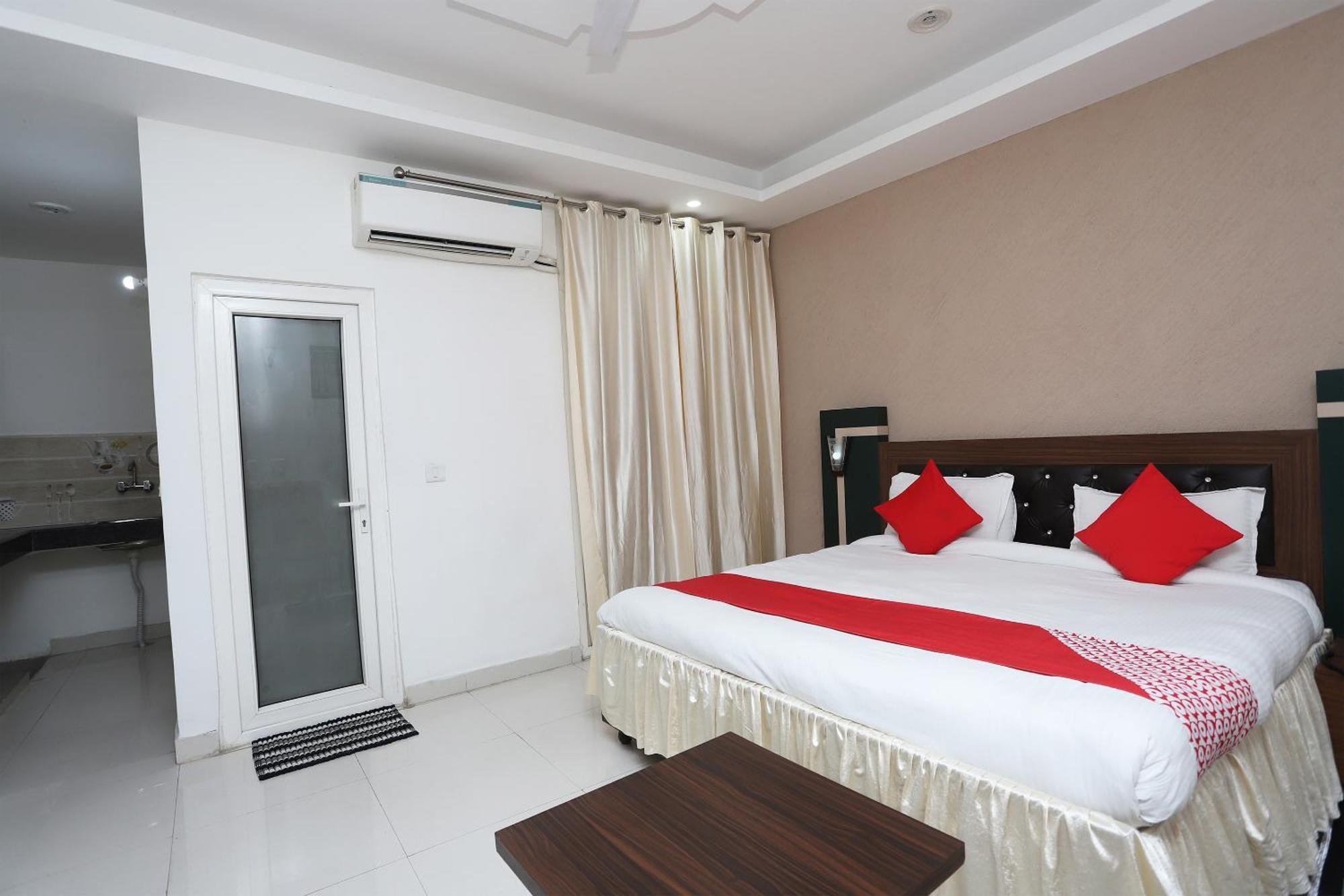 Capital O 18693 Hotel Levanti Gurgaon Exterior foto